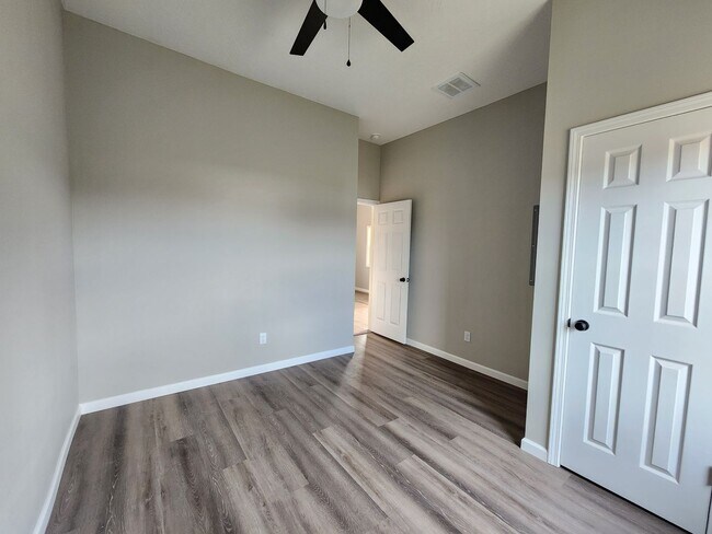 Building Photo - Spacious 3-Bedroom, 2-Bathroom Home AVAILABLE NOW!!