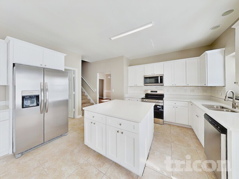 Building Photo - 112 Falling Waters Dr