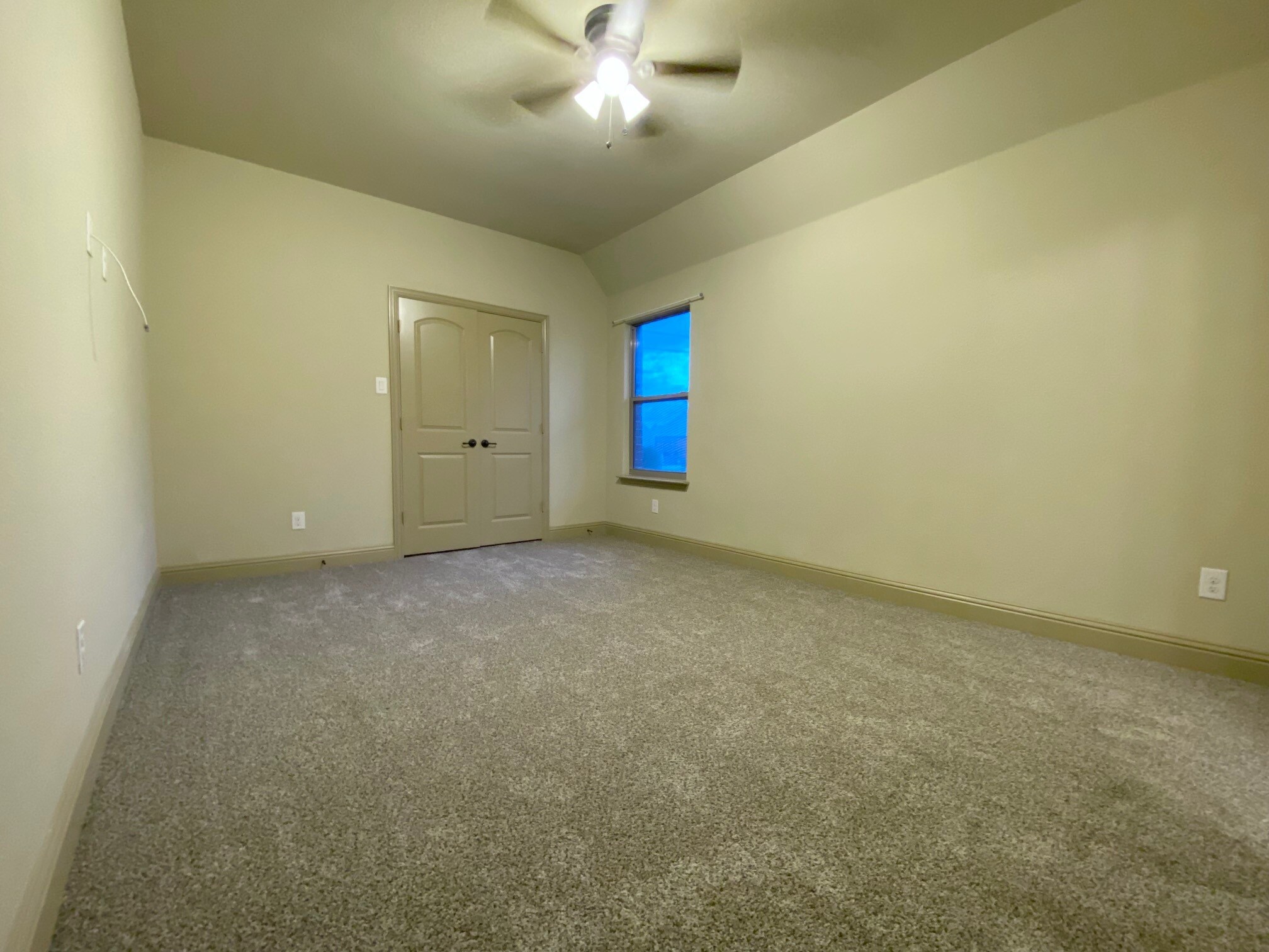 Building Photo - 2752 Waters Edge Dr