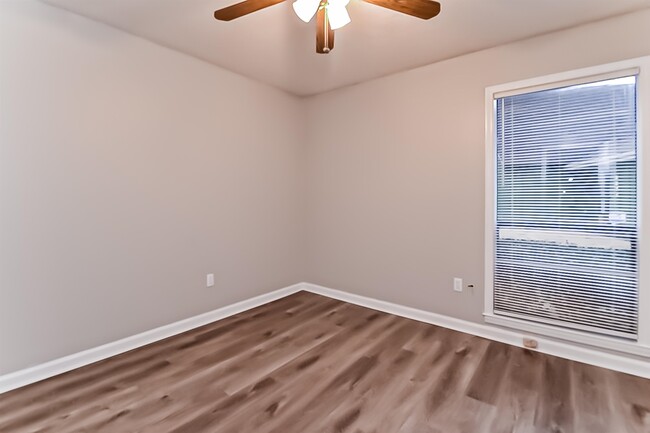 Building Photo - 3869 Caravel Dr