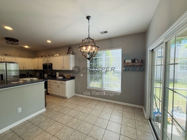 Building Photo - 833 Paran Oaks Dr