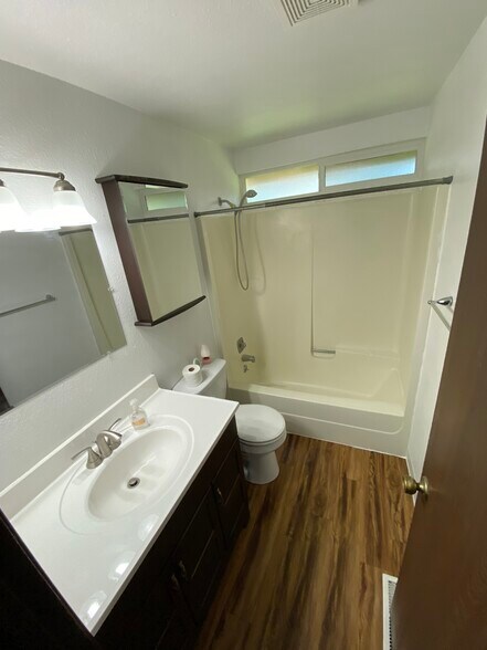 Building Photo - 1005 S Zillah Ct