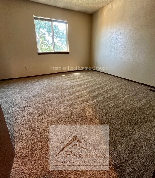 Building Photo - 2158 Baltimore Cir