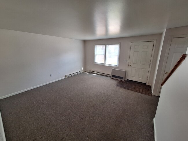 Building Photo - 19 Robinson St