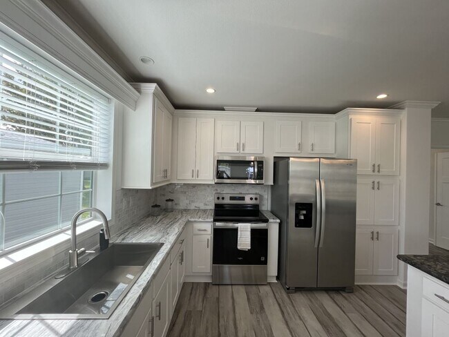 Building Photo - 245 Bimini Cay Cir