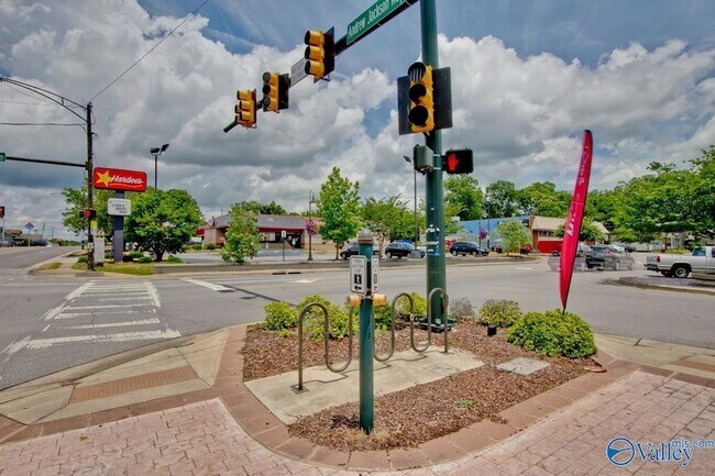 Building Photo - 1328 Oshaughnessy Ave NE