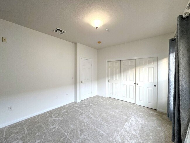 Building Photo - Stunning 2 Bed / 2.5 Bath Condo with 2-Car Garage in North Park