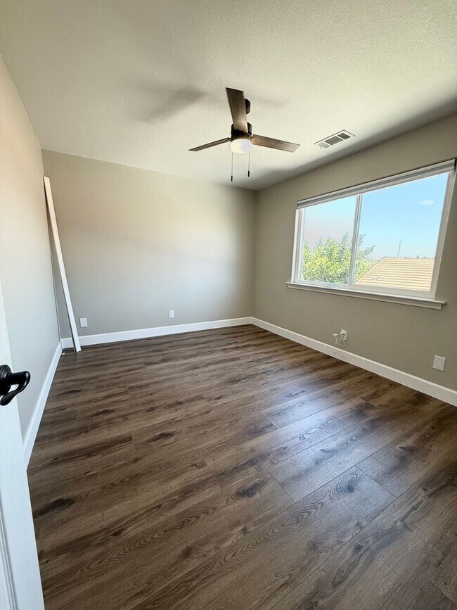 Building Photo - Beautiful 3 Bed 2.5 Bath COMING SOON!!!!