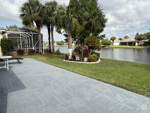 Building Photo - 867 SW Rocky Bayou Terrace