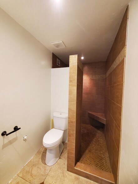 Building Photo - 2725 S Azalea Dr