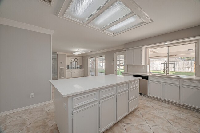 Building Photo - 2112 Limrick Dr