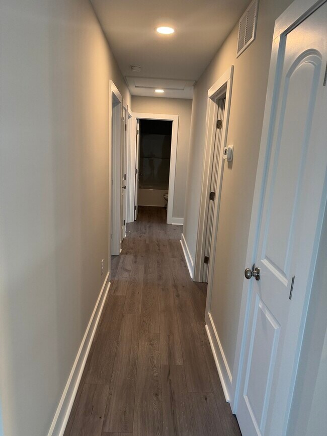 Building Photo - 1002 Grace Ave