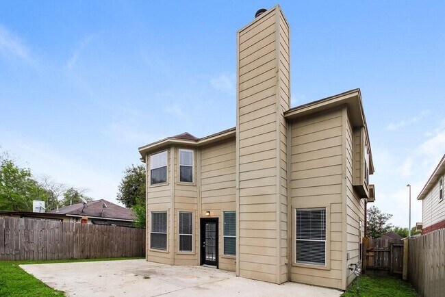 Building Photo - 3310 Tenaha Dr