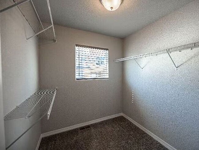 Building Photo - $2600 - 3BR/2.5BA Charming fully furnished...