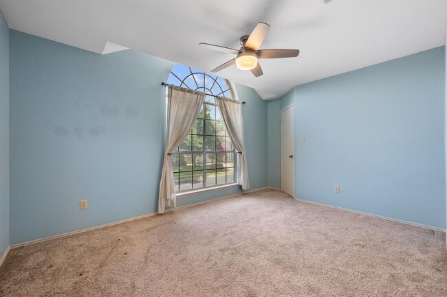 Building Photo - 1901 Lobelia Dr
