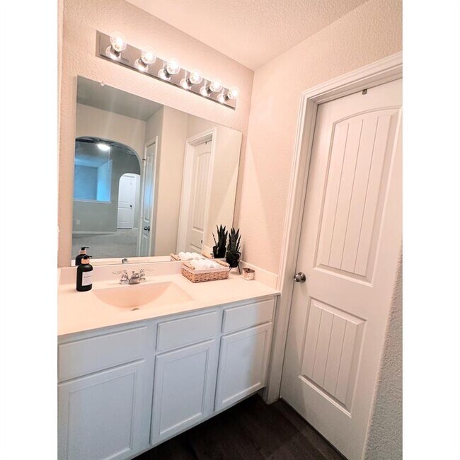 Building Photo - 23607 Lady Capulet Dr