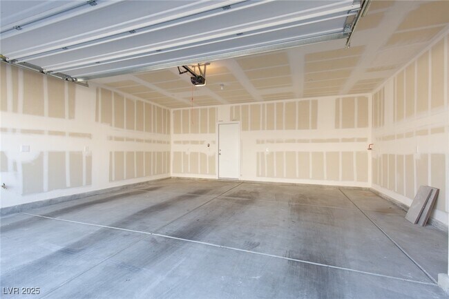 Building Photo - 2532 Vittora Pointe St