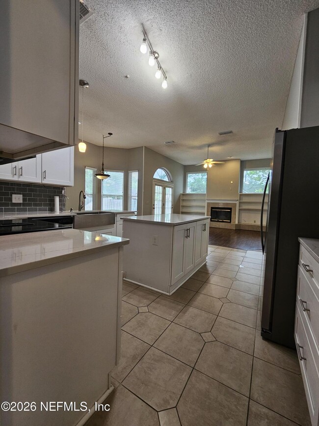 Building Photo - 8934 Elizabeth Falls Dr