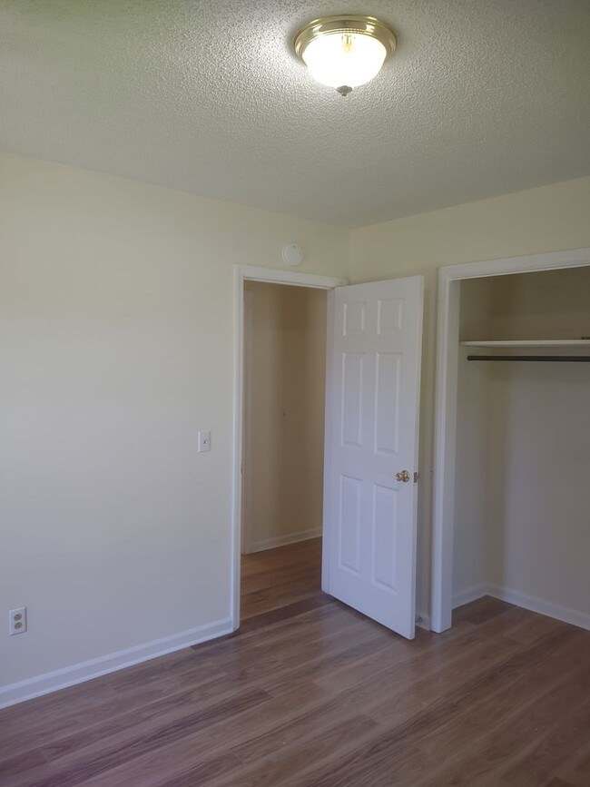 Building Photo - Wonderful Three Bedroom Home in Northeast ...