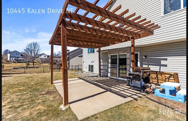 Building Photo - 10445 Kalen Dr NE