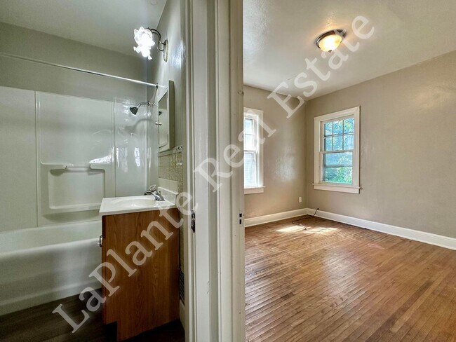 Building Photo - 2019 Kensington Rd