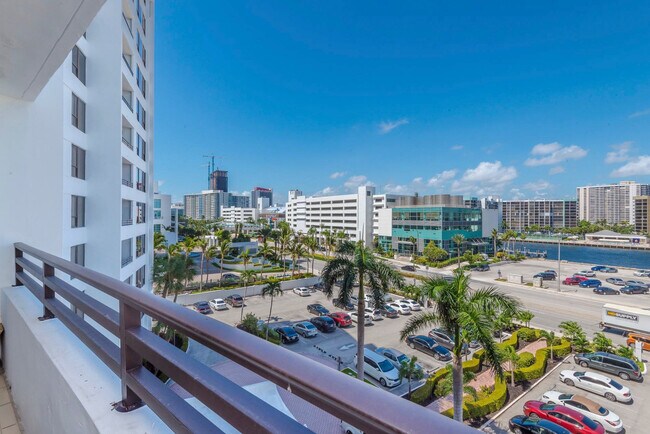 Building Photo - 3505 S Ocean Dr