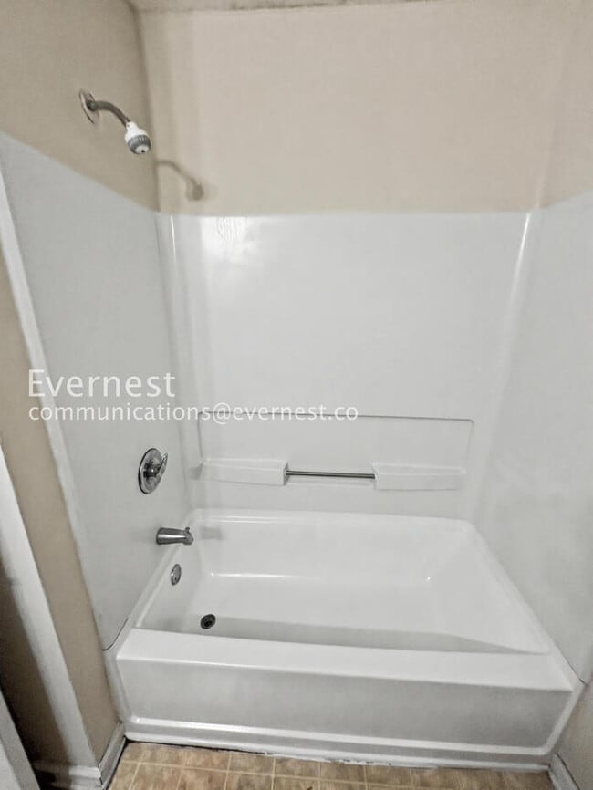 Building Photo - PROMO: Enjoy your 2nd month rent-free rent when you sign the lease today! 3 Bed, 2.5 Bath Home wi...