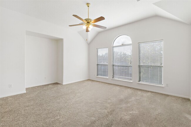 Building Photo - 3326 Lakeway Ln