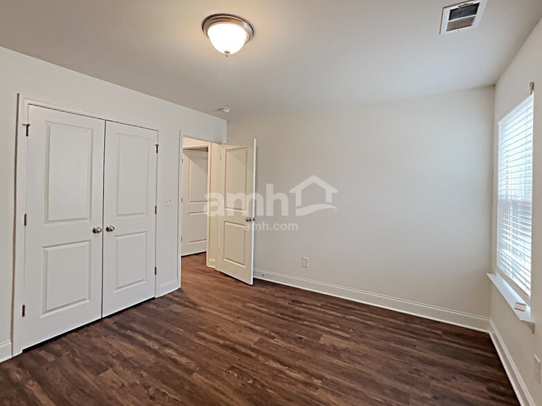 Building Photo - 600 Lk Vis Ct