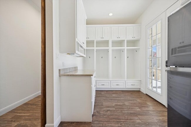 Building Photo - 100 Cross Trail