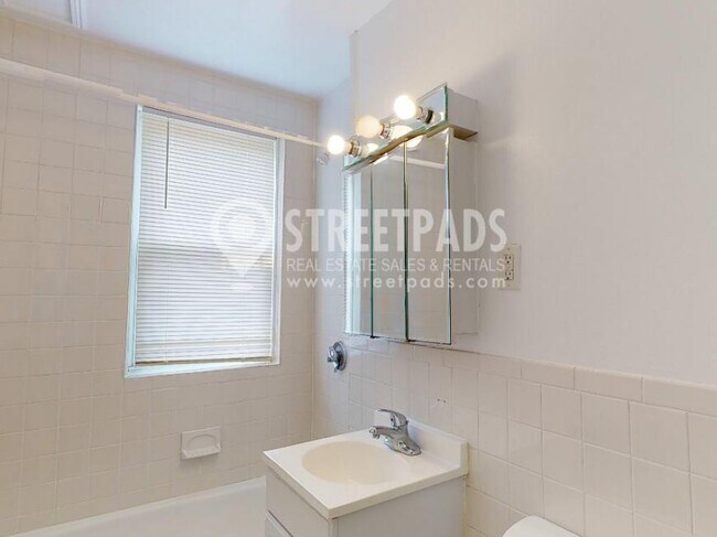 Building Photo - bedroom in Cambridge MA 02138