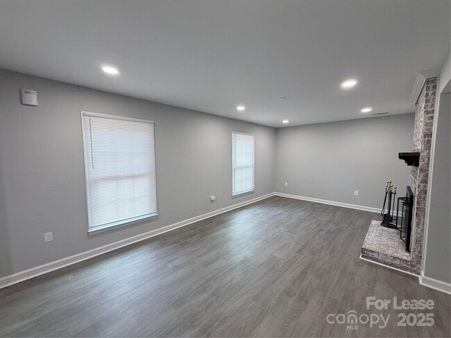 Building Photo - 2825 Edwin Jones Dr