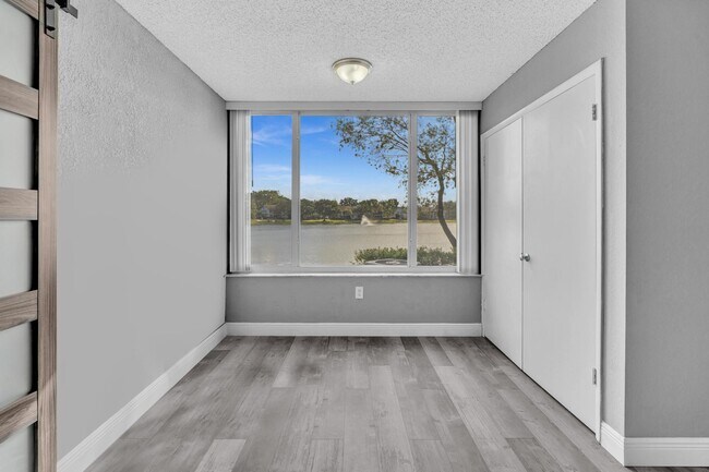 Building Photo - 2820 N Oakland Forest Dr