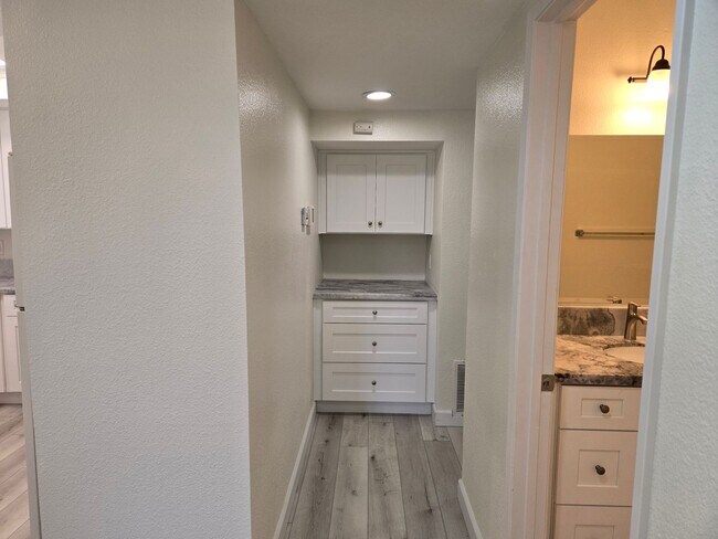 Building Photo - 1532 Granite Hills Dr