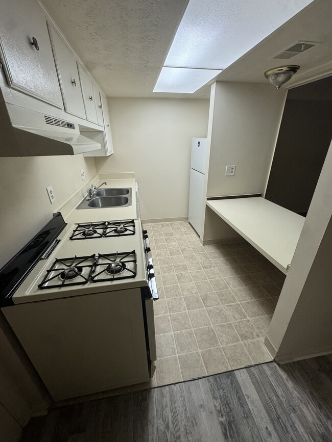 Building Photo - 45 King Arthur Ct