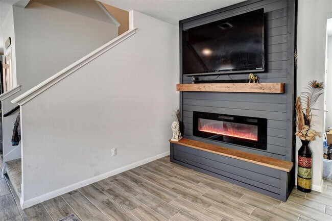 Building Photo - 205 Driftwood Ln