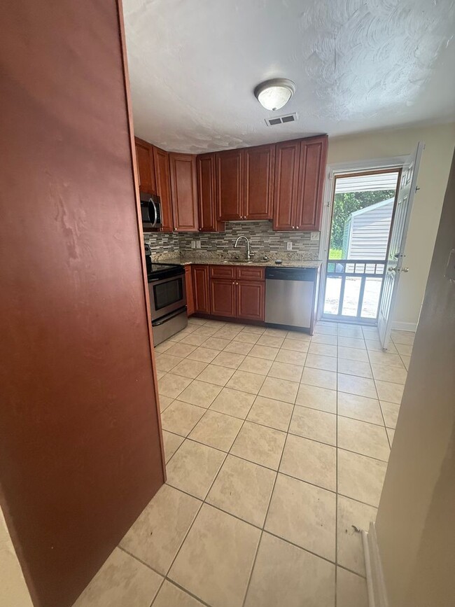 Building Photo - Cozy 2 Bed home Available Now!