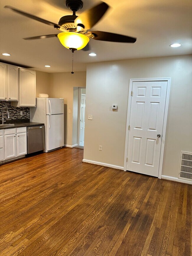 Building Photo - 1913 Rosedale St NE