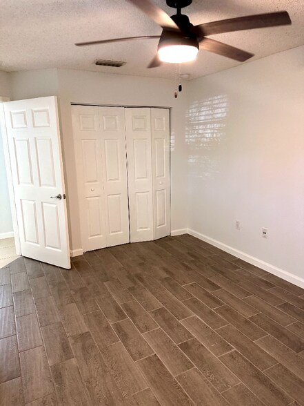 Building Photo - 2691 Albatross Rd N