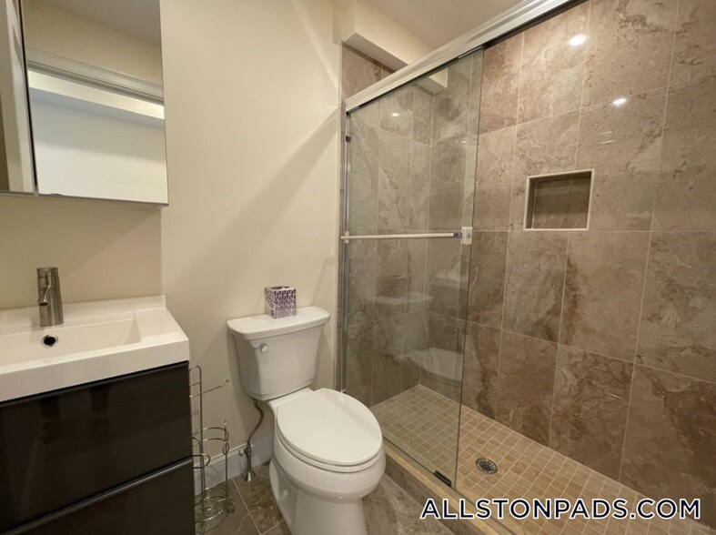 Building Photo - 1028 Commonwealth Ave