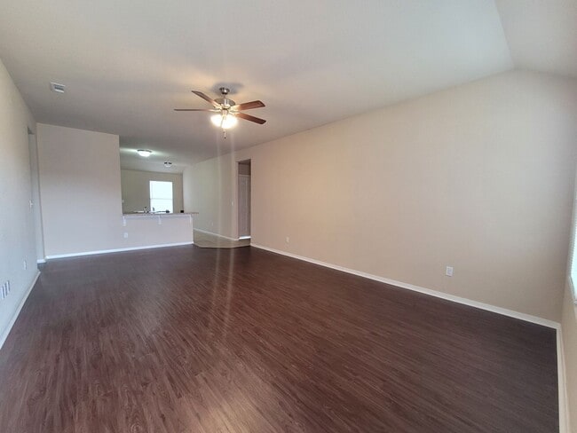 Building Photo - Beautiful 4 bedroom Home on Valley View Golf Course. HUGE Fenced Yard!