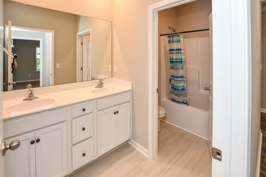 Building Photo - 102 Duskwood Dr