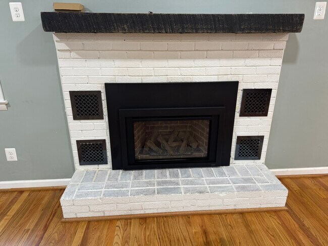 Building Photo - 10012 Ellis Rd