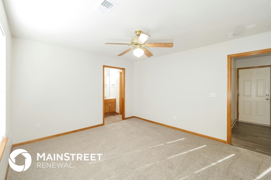 Building Photo - 315 E Elm St