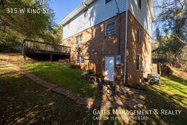 Building Photo - 315 W King St