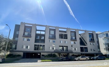 Building Photo - 1617 S Beverly Glen Blvd