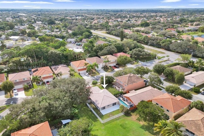 Building Photo - 6305 Willoughby Cir