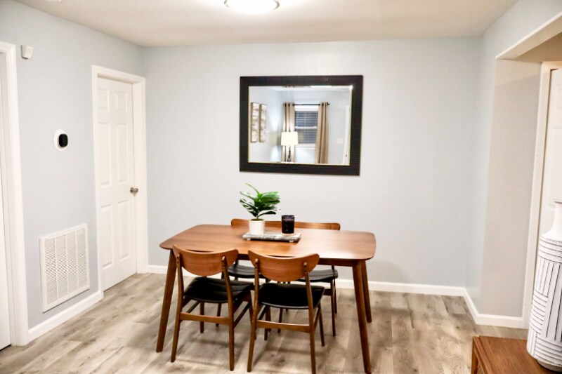 Building Photo - 618 Troy St