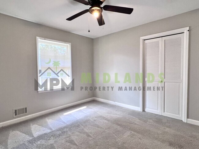 Building Photo - 300 Lydgate Dr