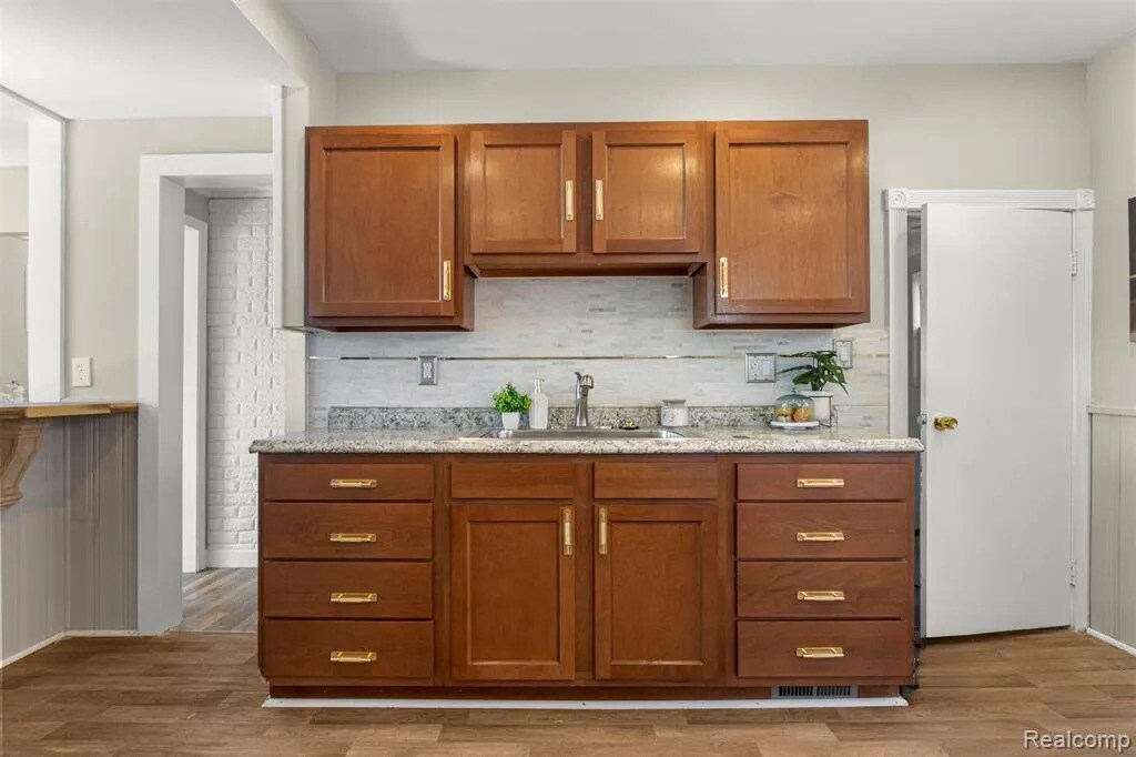 Building Photo - 3369 Pelham St